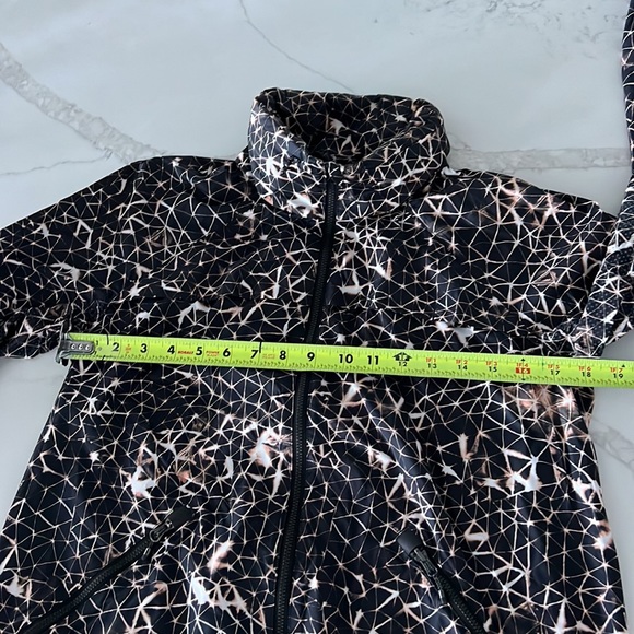 Lululemon Running Jacket - Picture 4 of 5